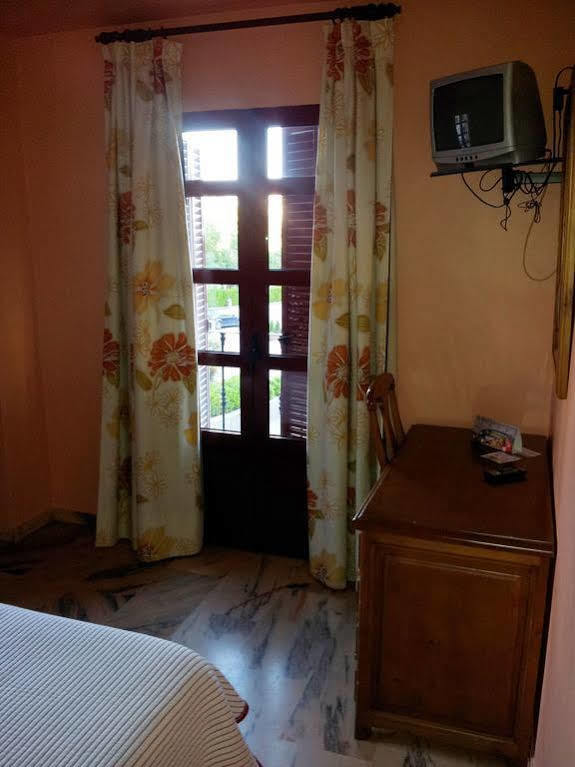 Hostal Rio De Oro Alcala La Real Bagian luar foto