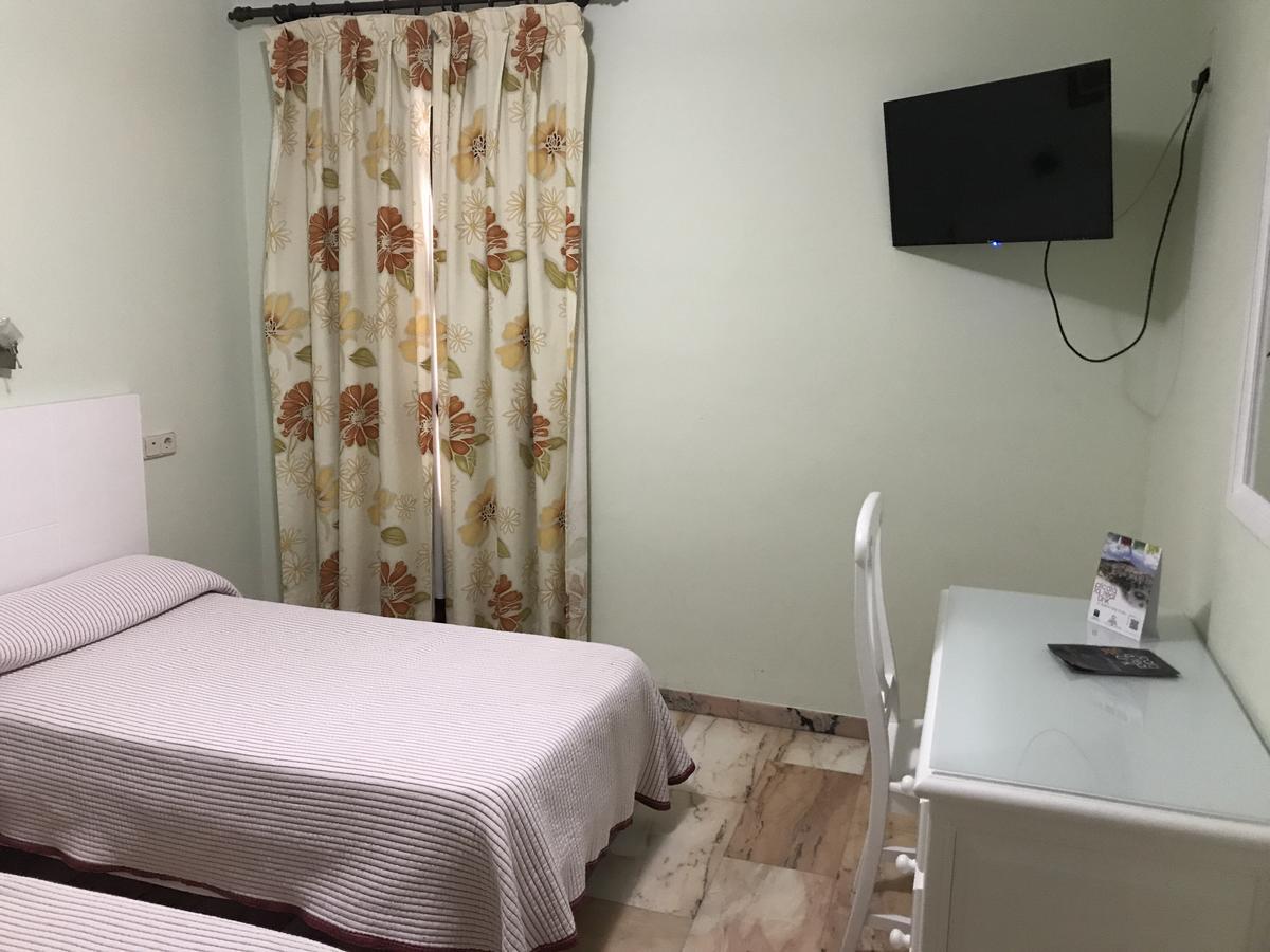 Hostal Rio De Oro Alcala La Real Bagian luar foto