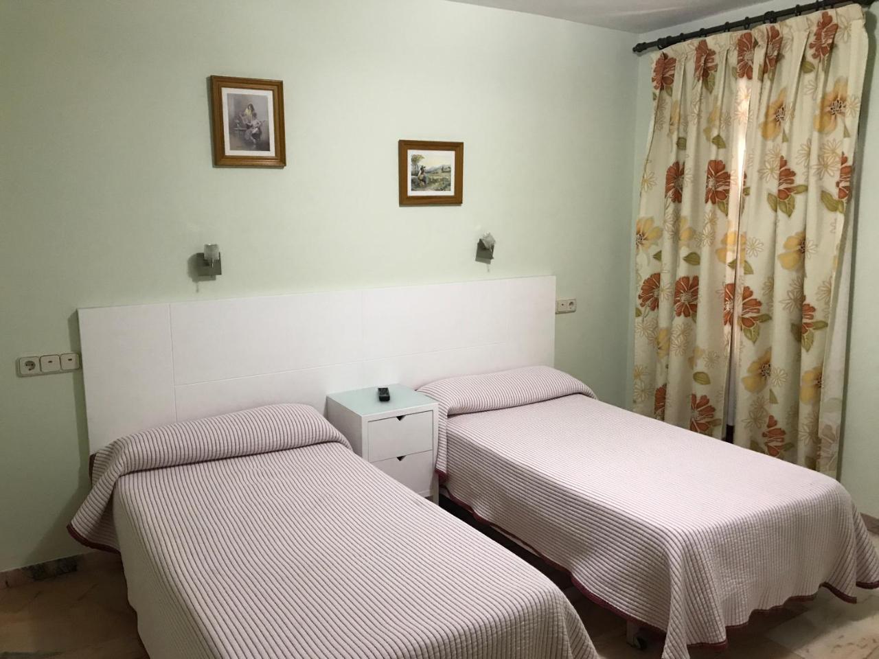 Hostal Rio De Oro Alcala La Real Bagian luar foto