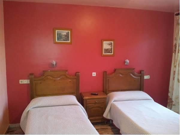 Hostal Rio De Oro Alcala La Real Bagian luar foto